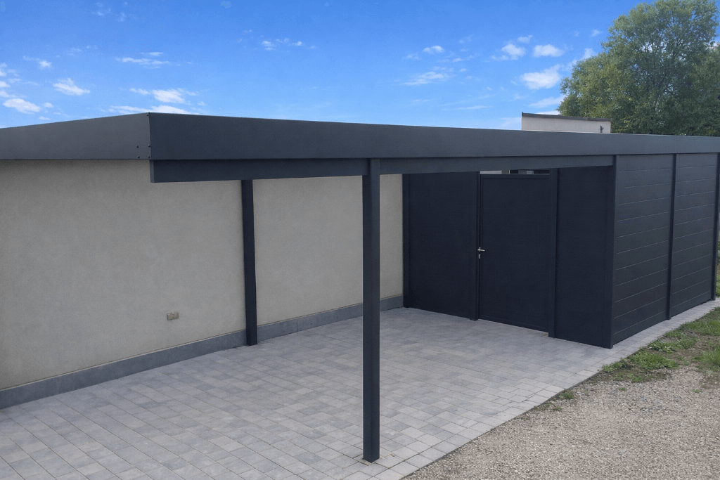 carport met tuinhuis